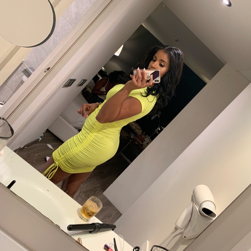 Lime Bodycon Dress - Picture 3 of 3